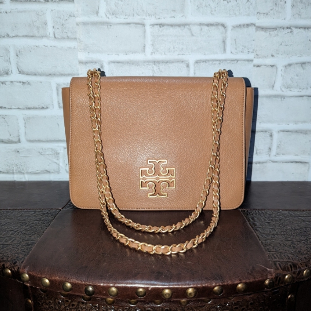Tory Burch Britten Large Adjustable Shoulder Bag in Bark Leather, Logo